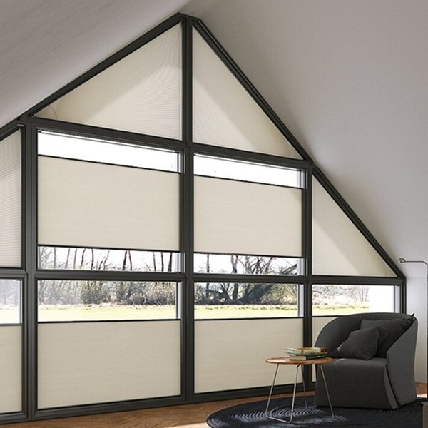 Plisse, duette gordijnen, bijzondere vormen, driehoek, rond, op maat gemaakt, persoonlijk advies. Schiedam Zonwering